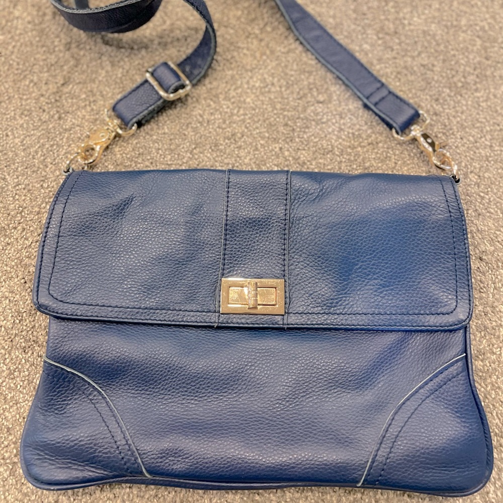 Dissona leather handbag